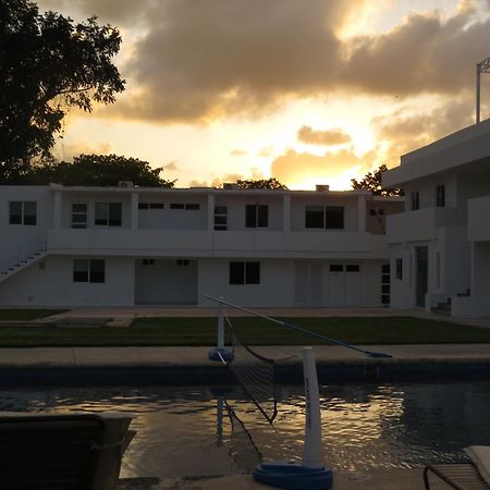Guest House Stone Wall Residences Cancún Esterno foto