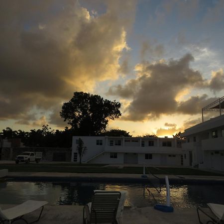 Guest House Stone Wall Residences Cancún Esterno foto