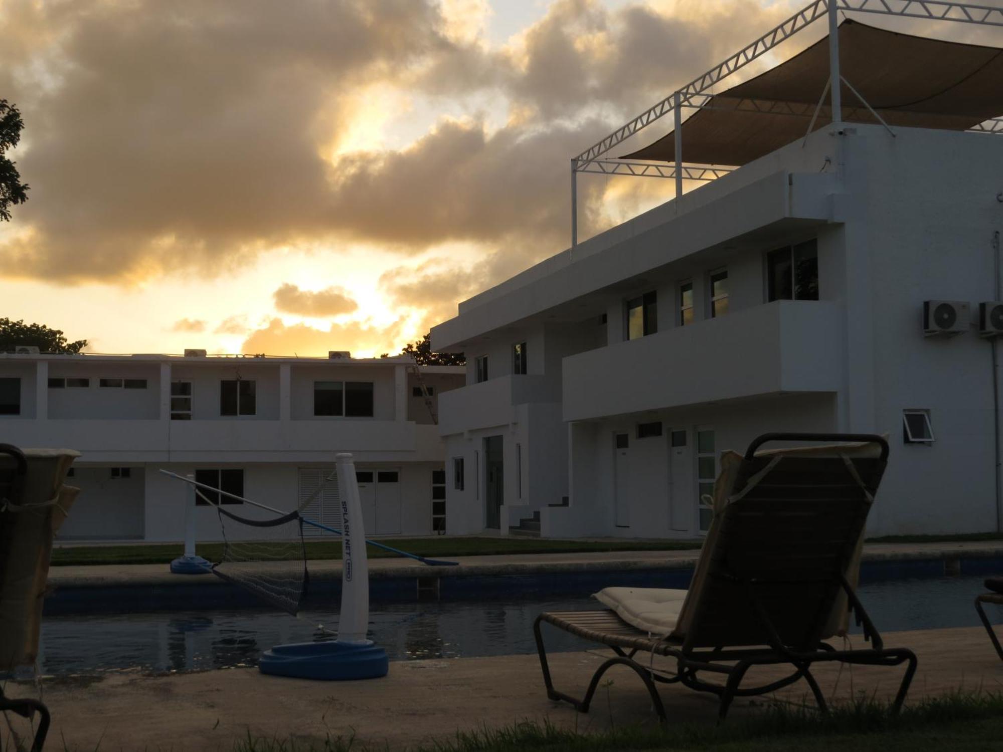 Guest House Stone Wall Residences Cancún Esterno foto