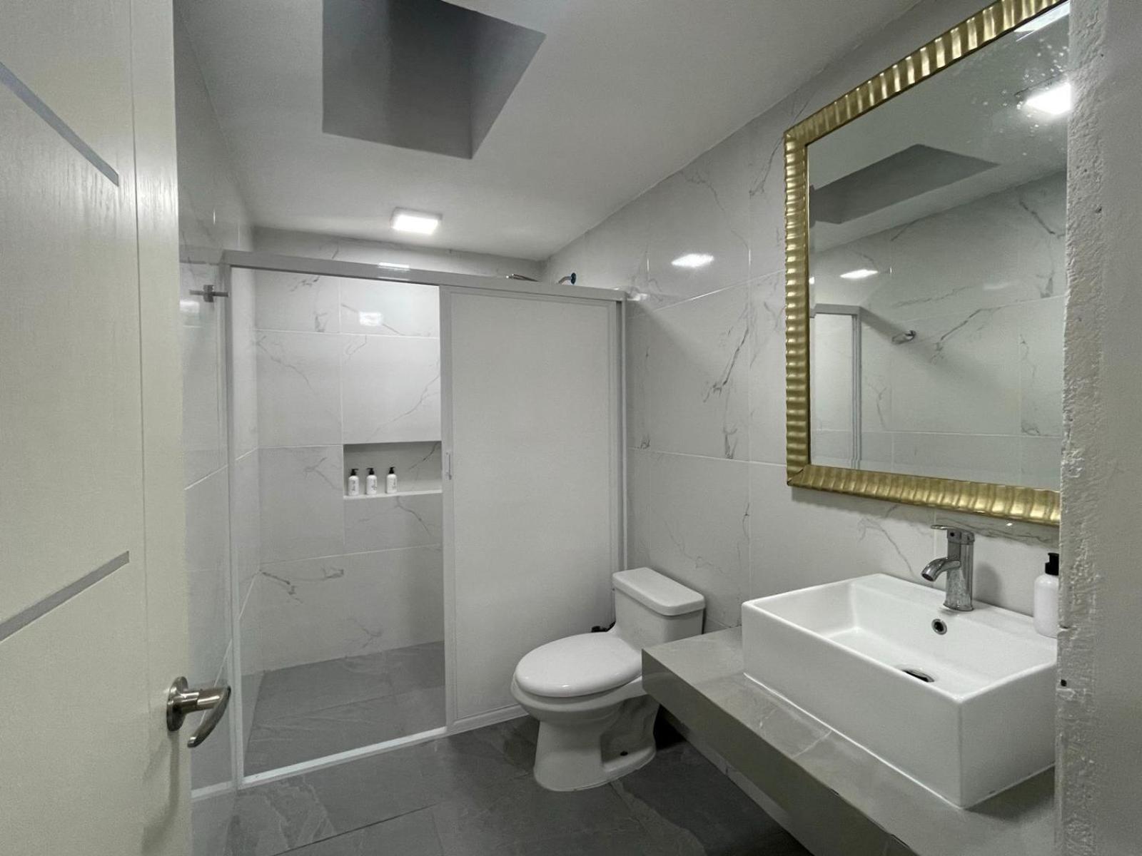 Guest House Stone Wall Residences Cancún Esterno foto